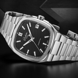Glashütte Original 70s 2026 con cassa TV e bracciale integrato in acciaio.