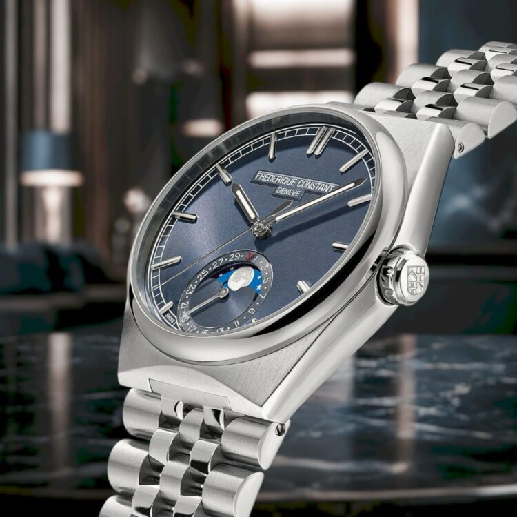 Highlife Moonphase Date Manufacture quadrante blu Highlife Moonphase Date Manufacture con quadrante blu vista di tre quarti.