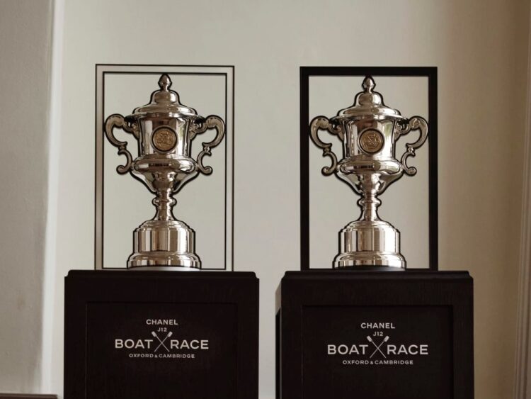 Nuovi trofei Chanel J12 Boat Race 2027 Trofei Chanel J12 Boat Race 2027 per Oxford e Cambridge.