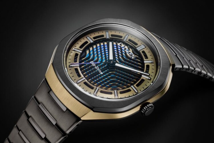 Citizen Eco-Drive Photon BJ6569-59X in Super Titanium nero e oro, vista di tre quarti con lancetta dei secondi viola e colore strutturale.