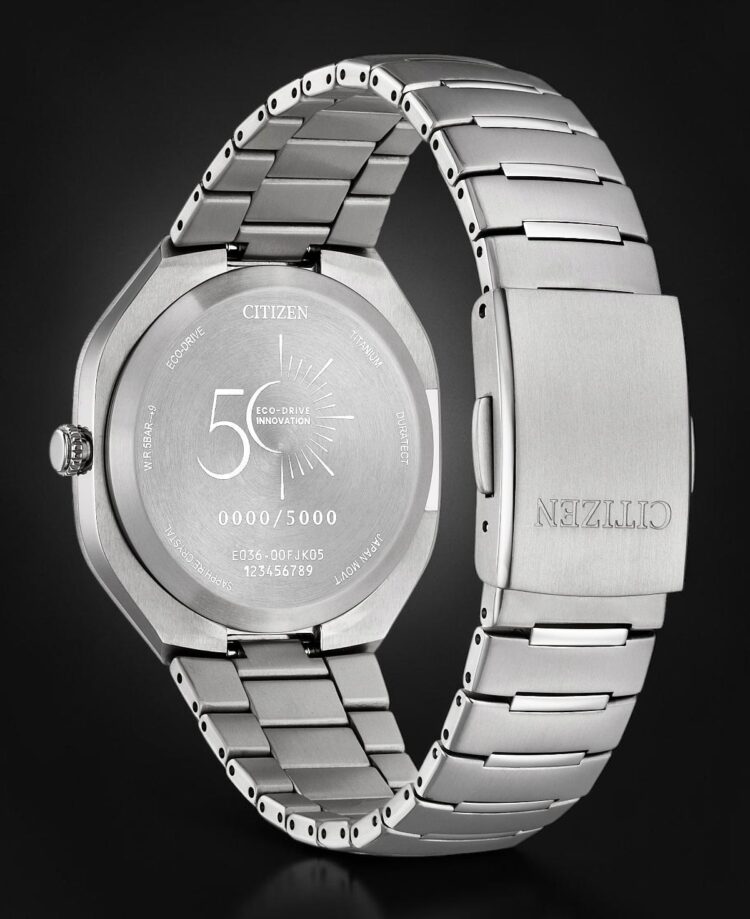 Fondello del Citizen Eco-Drive Photon con logo 50° anniversario Eco-Drive Innovation e numerazione progressiva 0000/5000.