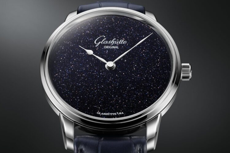 Glashütte Original Senator Aventurine Art Deco Blue, quadrante in avventurina blu intenso e cassa in platino da 40 mm.