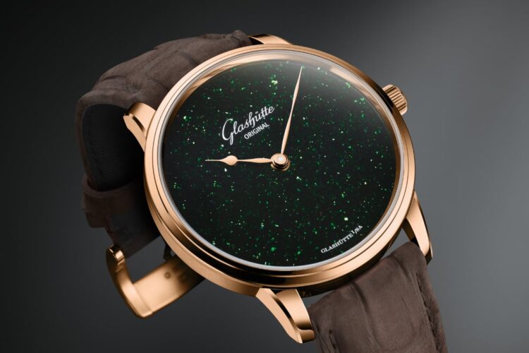 Glashütte Original Senator Aventurine Art Nouveau Green, quadrante in avventurina verde intenso e cassa in oro rosso da 40 mm.