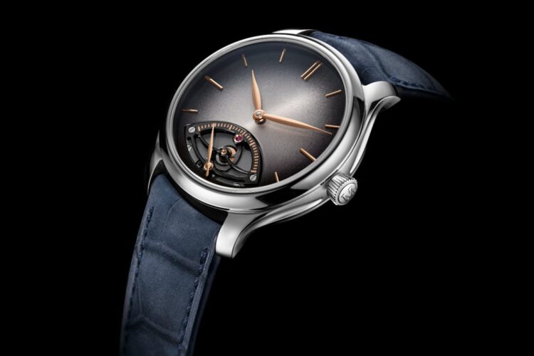 H. Moser Endeavour Secondi Retrogradi – ref. 1252-1200 H. Moser Endeavour con quadrante Blackor fumé, secondi retrogradi a ore 6 e cinturino blu notte.