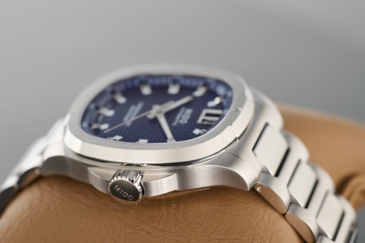 Corona a vite con logo Mido del Multifort TV Big Date Chronometer.