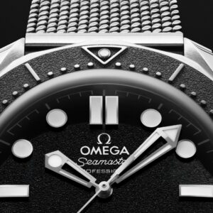 Quadrante nero granulare dell’Omega Seamaster Diver 300M Spectre, una delle novità presentate insieme ai nuovi modelli James Bond.