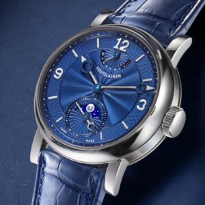 Dettaglio del quadrante guilloché a mano del Voutilainen 28MPR con fase lunare in smalto Grand Feu blu.